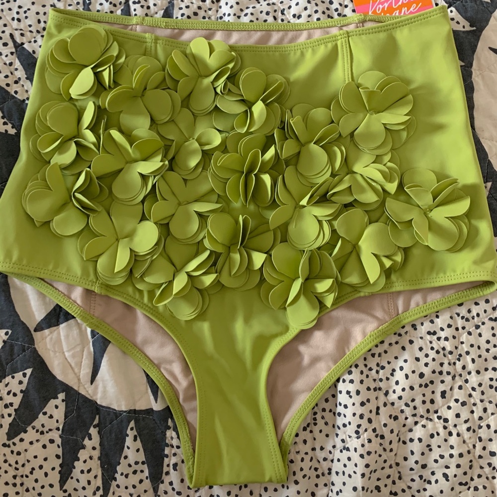 NWT Green Tea 3D Florals